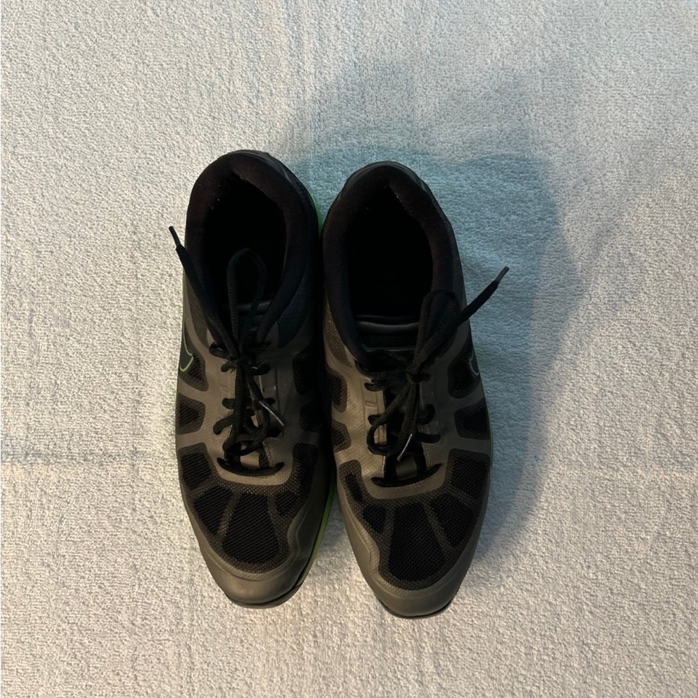 Nike Men's Black and Gray Athletic Shoes